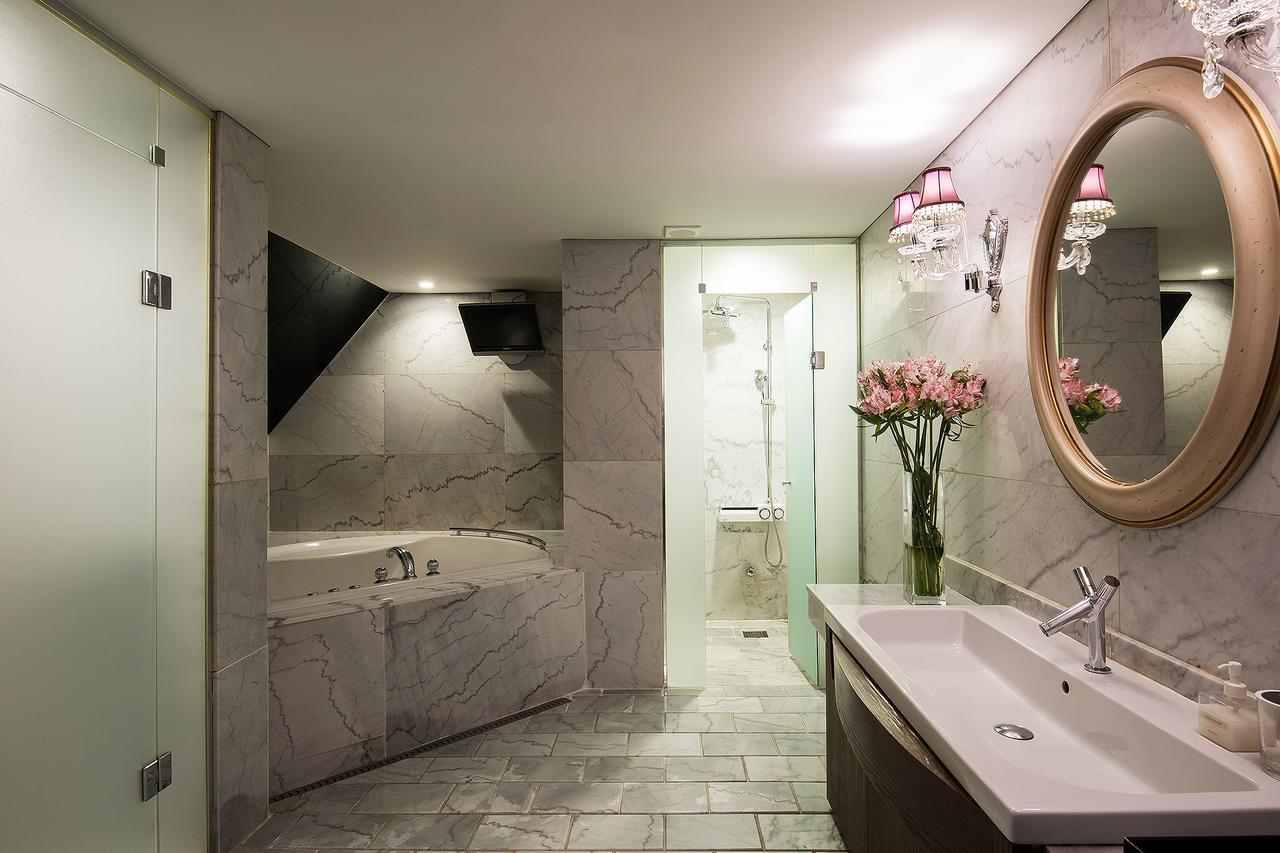 Nineth Hotel Seoul Bagian luar foto