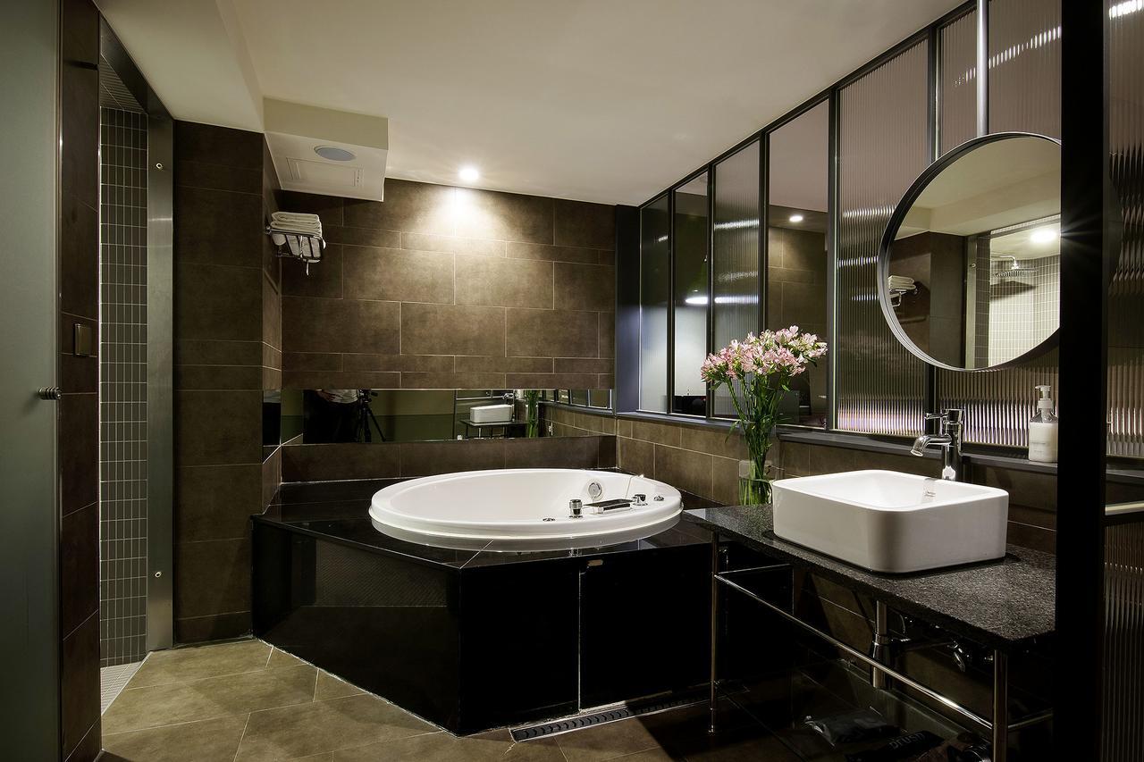 Nineth Hotel Seoul Bagian luar foto